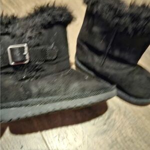 Cozy Black Fur-Lined Women's Boots
